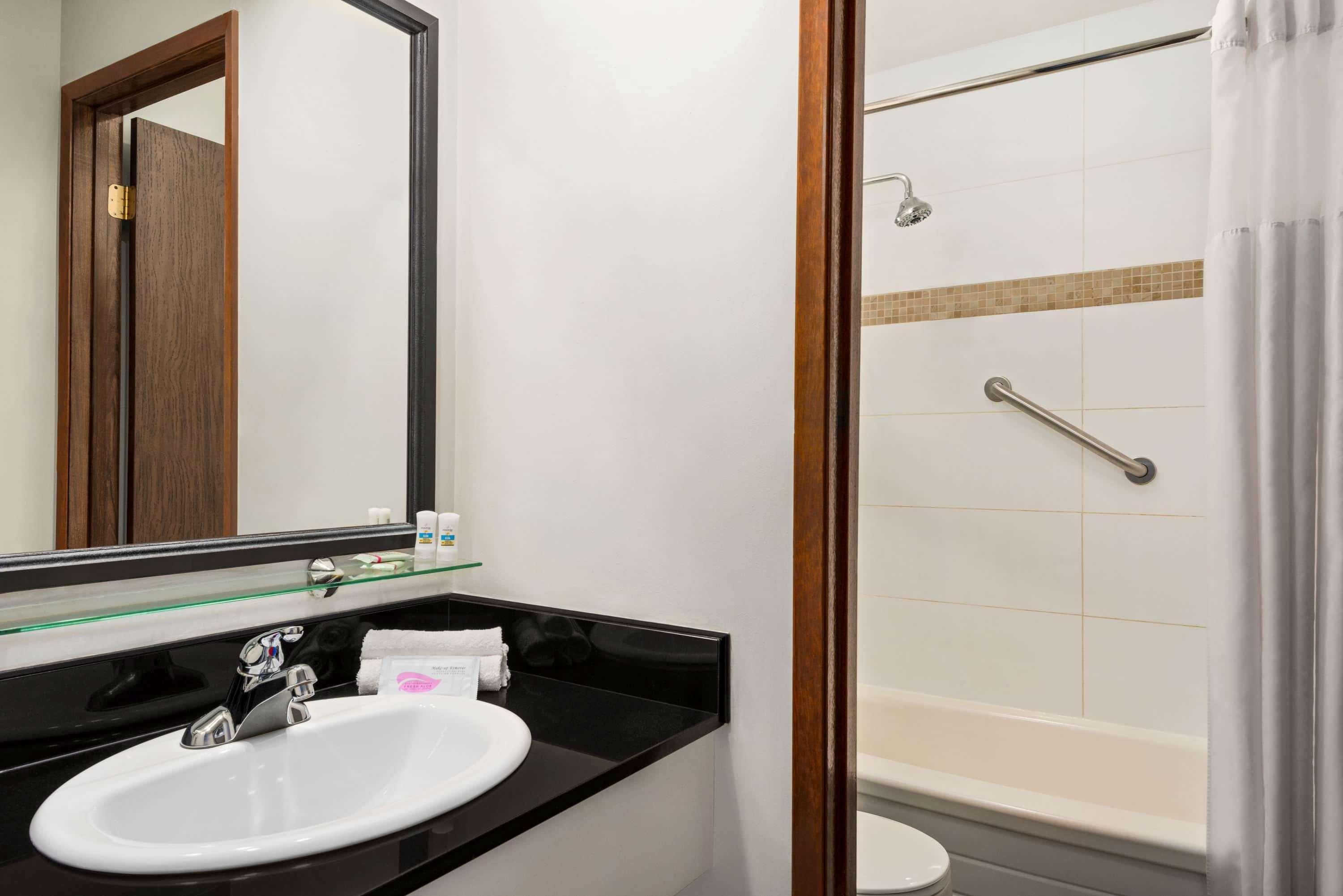 Travelodge By Wyndham Abbotsford Bakerview מראה חיצוני תמונה